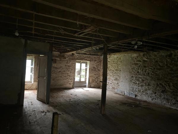EN EXCLUSIVITE ! Ancien corps de ferme de 200m² à restaurer sur plus de 3,2 hectares de terrain 76 000 €