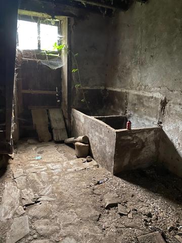 EN EXCLUSIVITE ! Ancien corps de ferme de 200m² à restaurer sur plus de 3,2 hectares de terrain 76 000 €