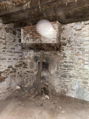 EN EXCLUSIVITE ! Ancien corps de ferme de 200m² à restaurer sur plus de 3,2 hectares de terrain 76 000 €