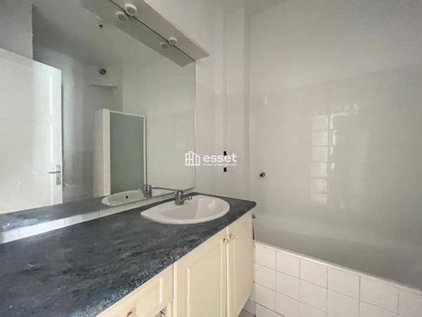 Location Appartement 3 pièces 82.8 m² - Paris 75015