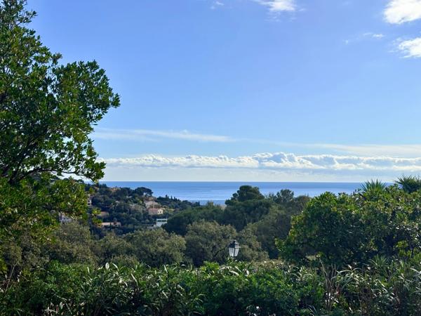 Propriété d’exception avec vue mer - LES ISSAMBRES (83)