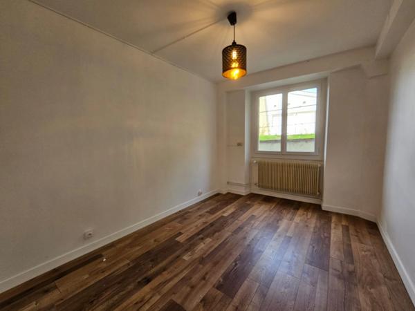 Ensemble de 2 Logements Idéal pour nouveau projet.