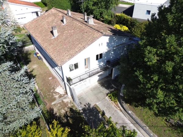 Ensemble de 2 Logements Idéal pour nouveau projet.