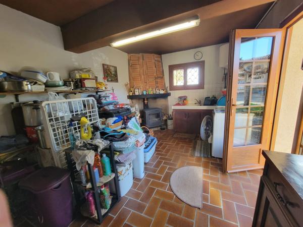 Ensemble avec 1280 m² de hangars sur 3 ha – fort potentiel professionnel