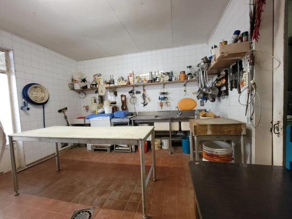 Ensemble avec 1280 m² de hangars sur 3 ha – fort potentiel professionnel