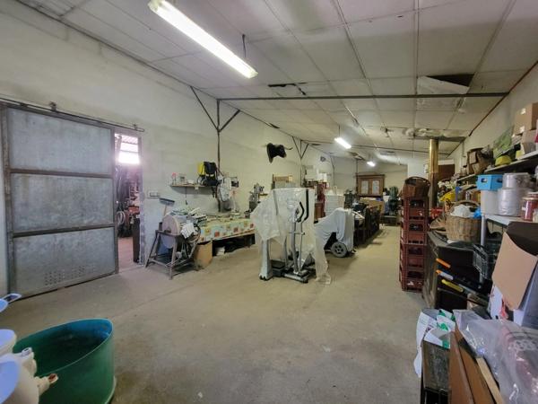 Ensemble avec 1280 m² de hangars sur 3 ha – fort potentiel professionnel