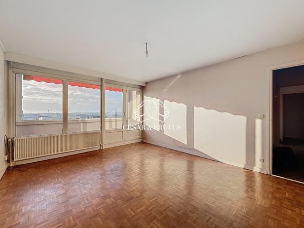 GRAND T2 AU DERNIER ETAGE AVEC BALCON, CAVE ET GARAGE