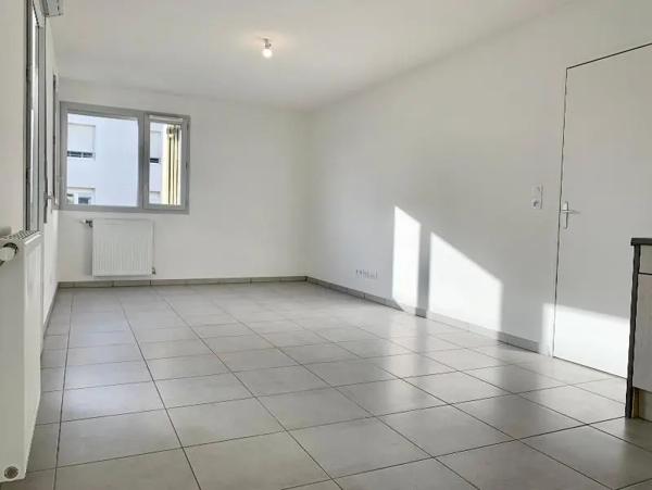 Appartement à louer 3 pièces 61.83m² Vaulx-en-Velin (69120)