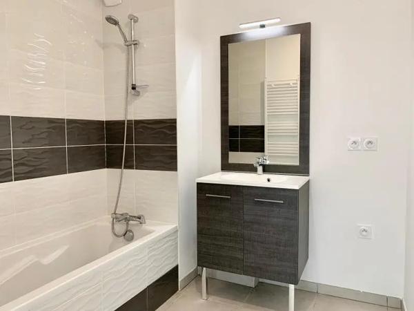 Appartement à louer 3 pièces 61.83m² Vaulx-en-Velin (69120)