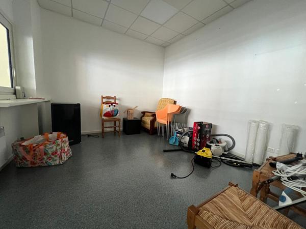 LOCAL PROFESSIONNEL DE 140M²