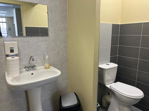 LOCAL PROFESSIONNEL DE 140M²