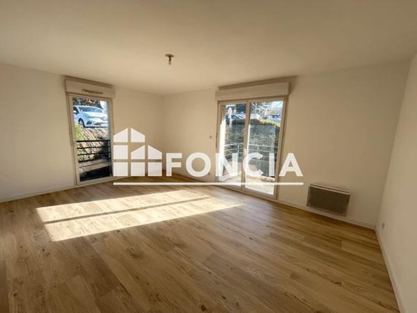 Location Appartement 2 pièces 49.8 m² - 13 PLACE PAUL VERLAINE Cholet 49300