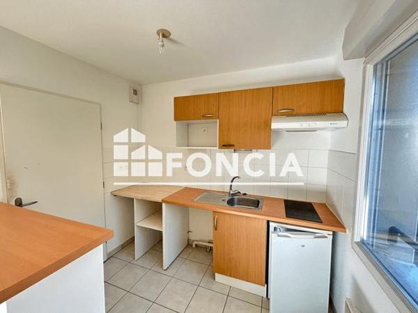 Location Appartement 2 pièces 49.8 m² - 13 PLACE PAUL VERLAINE Cholet 49300