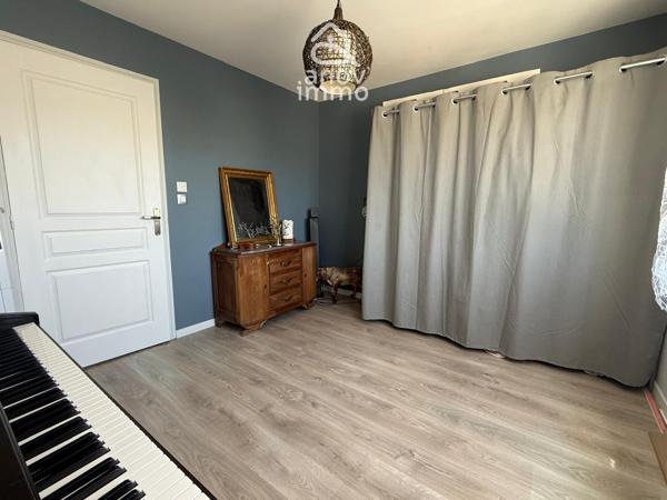 Maison
                                                                                                                                                                                                                                                                                                                        10 pièce(s)                                                                                                                                                                                                          6 chambre(s)                                                                                                                                                                                                          200  m²