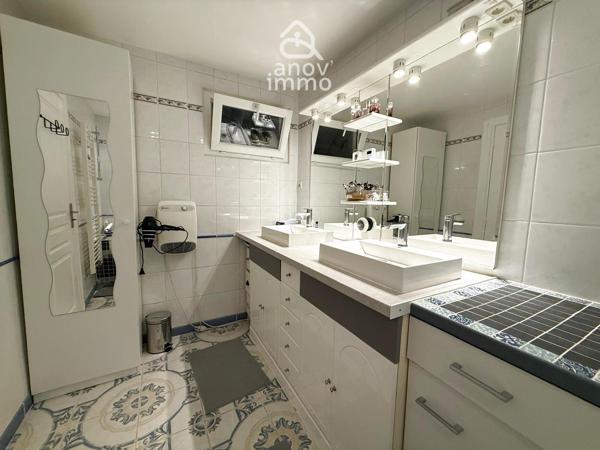 Maison
                                                                                                                                                                                                                                                                                                                        10 pièce(s)                                                                                                                                                                                                          6 chambre(s)                                                                                                                                                                                                          200  m²