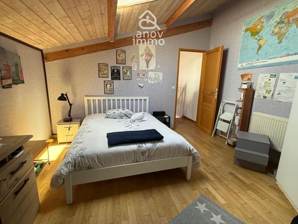Maison
                                                                                                                                                                                                                                                                                                                        10 pièce(s)                                                                                                                                                                                                          6 chambre(s)                                                                                                                                                                                                          200  m²