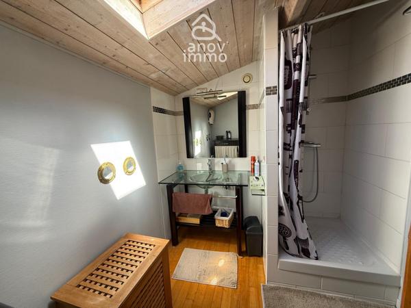 Maison
                                                                                                                                                                                                                                                                                                                        10 pièce(s)                                                                                                                                                                                                          6 chambre(s)                                                                                                                                                                                                          200  m²