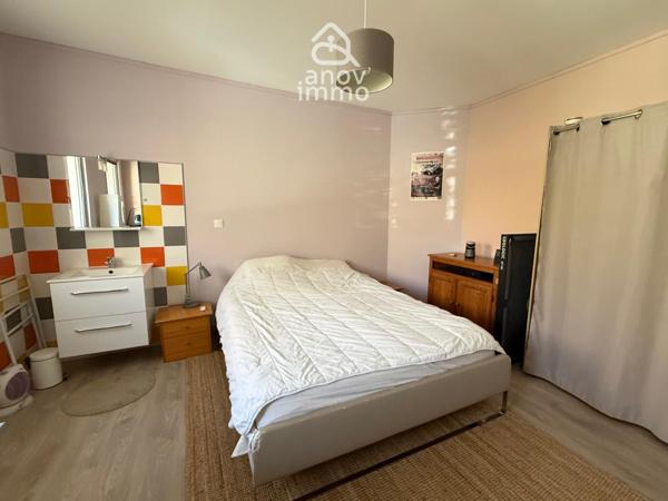 Maison
                                                                                                                                                                                                                                                                                                                        10 pièce(s)                                                                                                                                                                                                          6 chambre(s)                                                                                                                                                                                                          200  m²