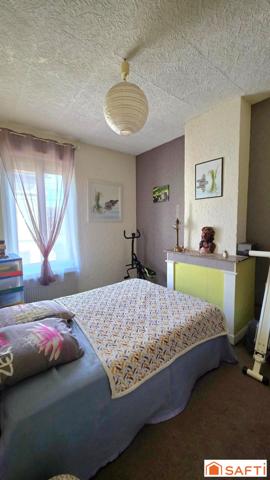 Maison T6 avec cour à rénover