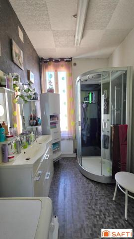 Maison T6 avec cour à rénover