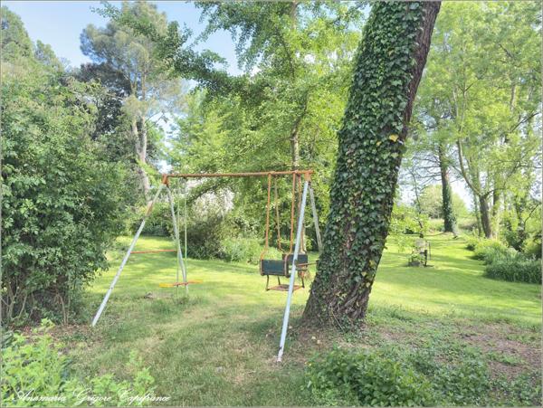 Courville-sur-Eure Maison familiale de 155 m², terrain arboré de 8317 m². Cadre exceptionnel et fort potentiel !