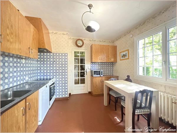 Courville-sur-Eure Maison familiale de 155 m², terrain arboré de 8317 m². Cadre exceptionnel et fort potentiel !