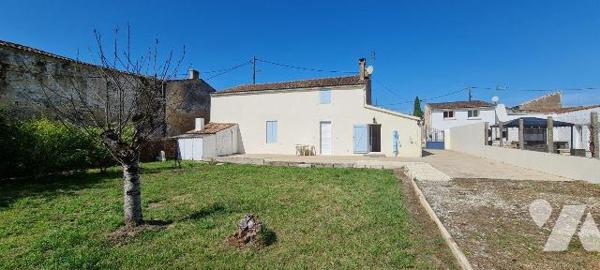  Maison situé dans un quartier très agréable et à centre ville, tranquillité assurée comprenant...