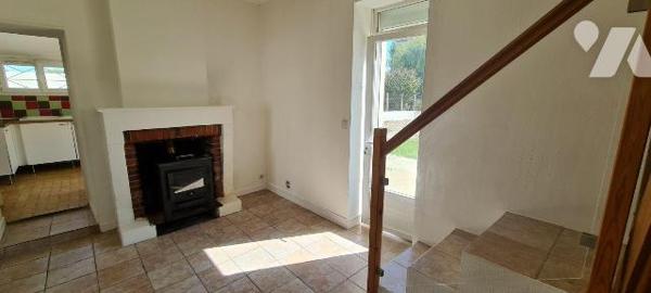  Maison situé dans un quartier très agréable et à centre ville, tranquillité assurée comprenant...