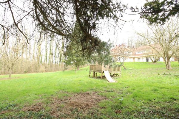 GRAND DOMAINE AVEC MAISON D ARCHITECTE 300M2 sur 10 HECTARES