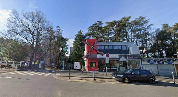 PLACE DE PARKING PORTAIL ROUGE