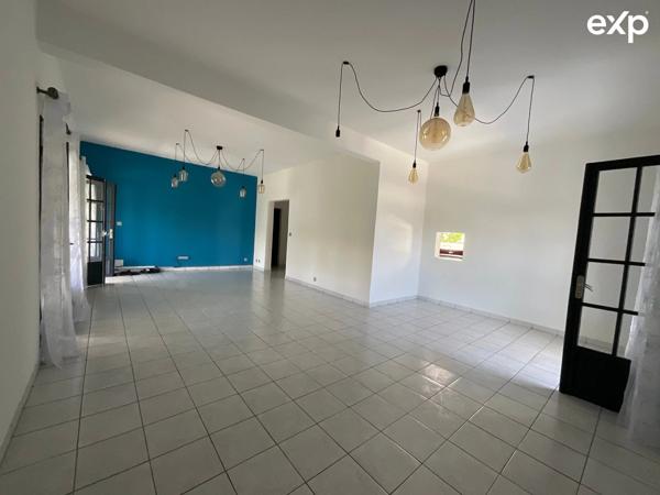 Maison familiale de 8 pièces avec piscine au centre ville du Tampon