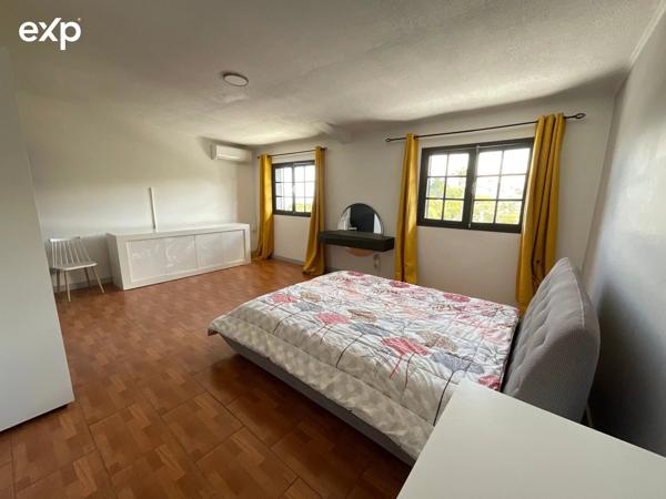 Maison familiale de 8 pièces avec piscine au centre ville du Tampon