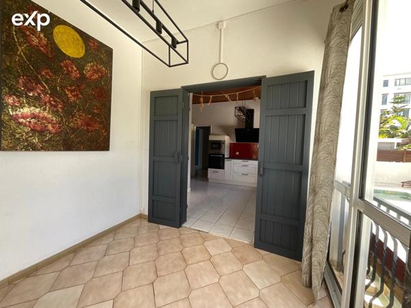 Maison familiale de 8 pièces avec piscine au centre ville du Tampon