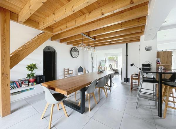 Maison à vendre avec presque 12 000m2 de terrain