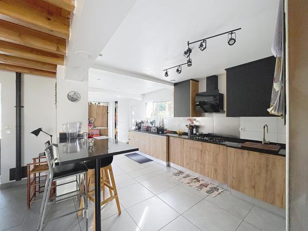 Maison à vendre avec presque 12 000m2 de terrain