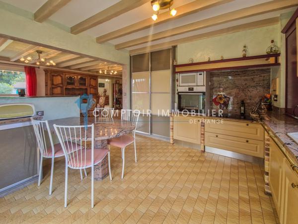 Propriete
                                                                                                                                                                                                                                                                                                                        7 pièce(s)                                                                                                                                                                                                          4 chambre(s)                                                                                                                                                                                                          197  m²