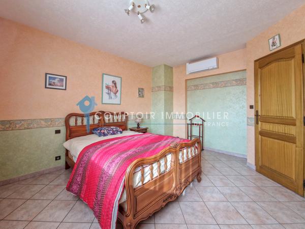 Propriete
                                                                                                                                                                                                                                                                                                                        7 pièce(s)                                                                                                                                                                                                          4 chambre(s)                                                                                                                                                                                                          197  m²