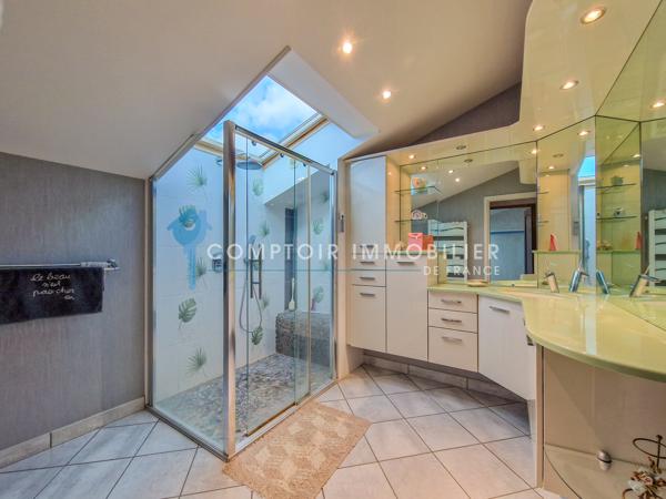 Propriete
                                                                                                                                                                                                                                                                                                                        7 pièce(s)                                                                                                                                                                                                          4 chambre(s)                                                                                                                                                                                                          197  m²