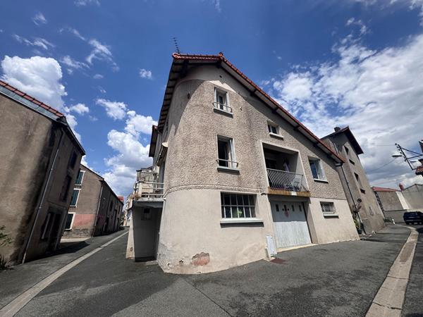 Maison de bourg MOZAC, 4 chambres, balcon, cuvage, caves et garage