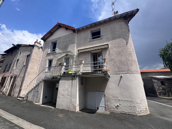 Maison de bourg MOZAC, 4 chambres, balcon, cuvage, caves et garage