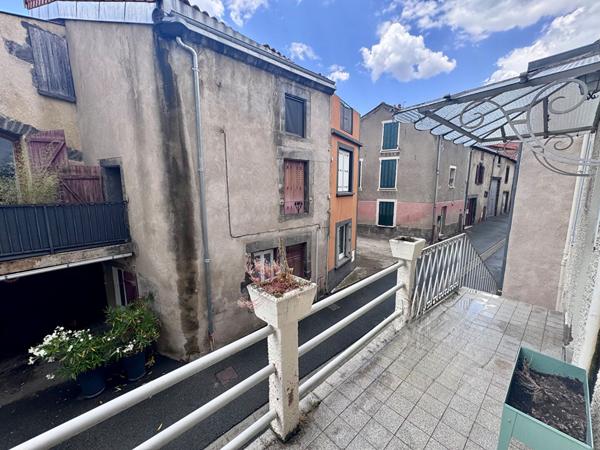 Maison de bourg MOZAC, 4 chambres, balcon, cuvage, caves et garage