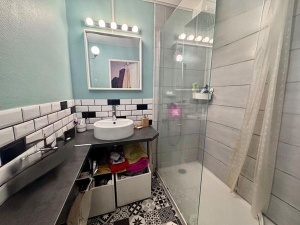 Maison de bourg MOZAC, 4 chambres, balcon, cuvage, caves et garage