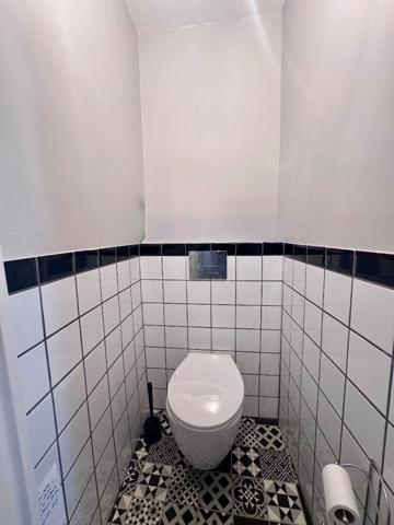 Maison de bourg MOZAC, 4 chambres, balcon, cuvage, caves et garage