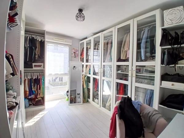 Vente                                                      Appartement
                        
                     4 pièces                      73 m2                     à Limeil-Brévannes