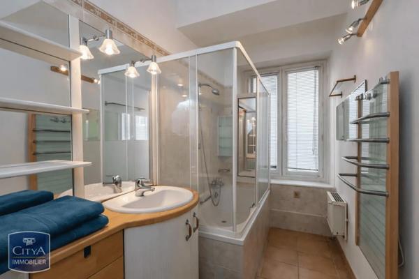 Appartement à louer 3 pièces 101m²