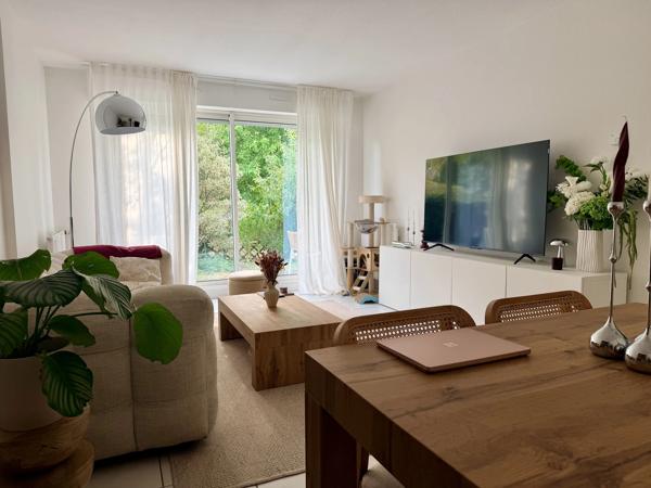 Acheter un bel appartement T2 de 54m2 à Bordeaux Caudéran au rez de chaussée avec jardin privatif, 1 chambre dans une résidence sécurisée "Les Terrasses du Golf"avec gardien et piscine