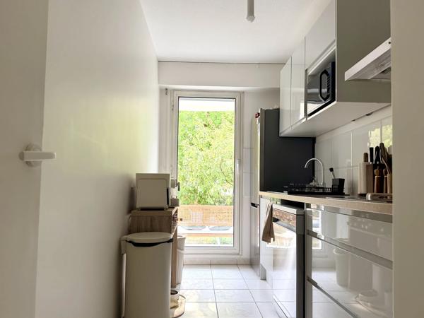 Acheter un bel appartement T2 de 54m2 à Bordeaux Caudéran au rez de chaussée avec jardin privatif, 1 chambre dans une résidence sécurisée "Les Terrasses du Golf"avec gardien et piscine