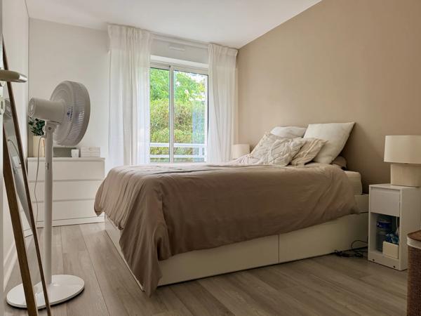 Acheter un bel appartement T2 de 54m2 à Bordeaux Caudéran au rez de chaussée avec jardin privatif, 1 chambre dans une résidence sécurisée "Les Terrasses du Golf"avec gardien et piscine