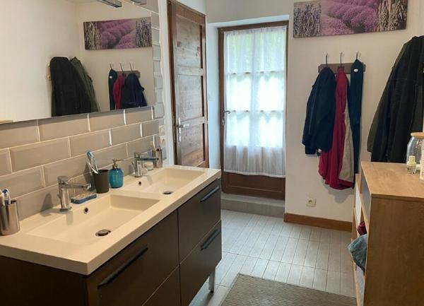 Maison à vendre    8 pièces •  Saint-Agnant