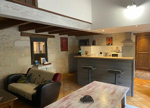 Maison à vendre    8 pièces •  Saint-Agnant